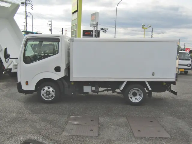 雨や風・直射日光から荷物を守り安全に輸送できるパネルバン!防犯面のメリットもオススメPOINTです☆|日産 アトラス CBF-SQ2F24(2WD)の写真3