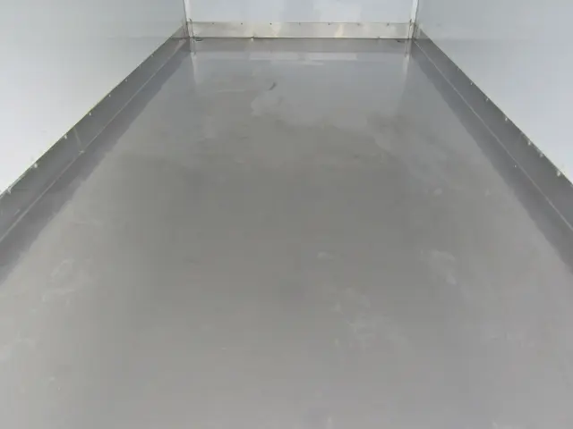 ステンレス板貼りなので水洗いOK!サビの心配がないのもGOOD!|日産 アトラス CBF-SQ2F24(2WD)の写真9