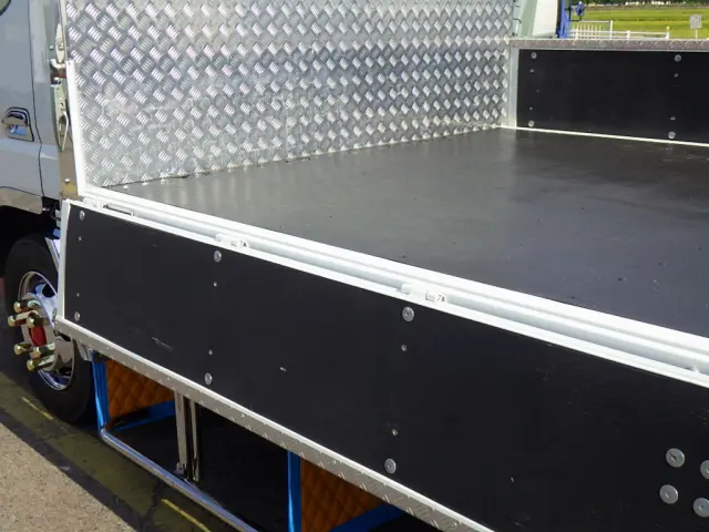 三菱 キャンター 2RG-FEB80(2WD)の写真10