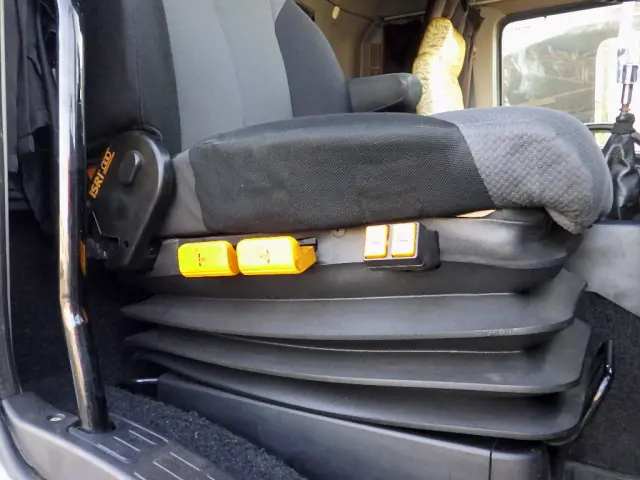 日野 プロフィア QKG-FH1ANAG(2WD)の写真23