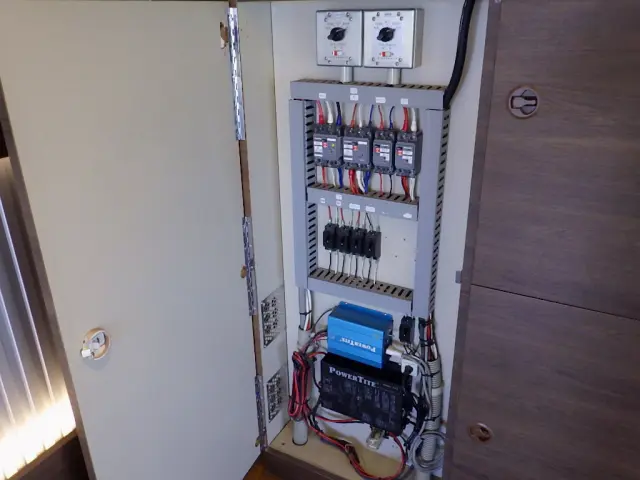 日野 プロフィア QKG-FH1ANAG(2WD)の写真44