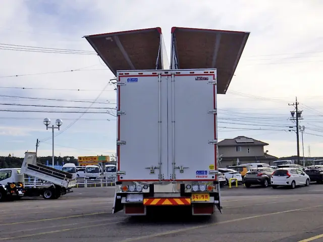 いすゞ ギガ QPG-CYJ77B(8x4)の写真6