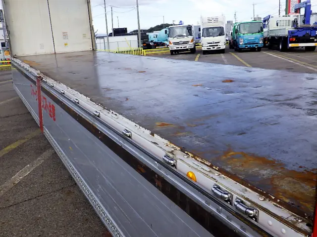 いすゞ ギガ QPG-CYJ77B(8x4)の写真7