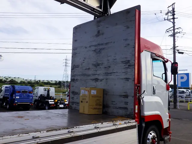 いすゞ ギガ QPG-CYJ77B(8x4)の写真8