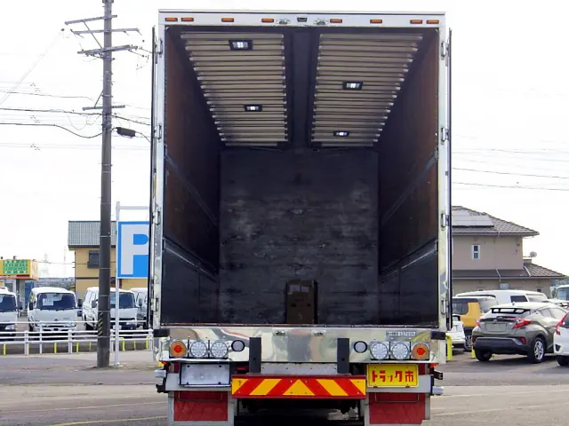 いすゞ ギガ QPG-CYJ77B(8x4)の写真10