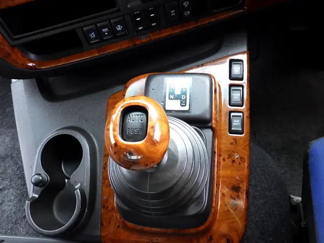 いすゞ ギガ QPG-CYJ77B(8x4)の写真14