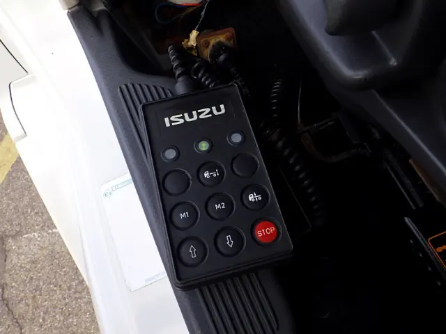 いすゞ ギガ QPG-CYJ77B(8x4)の写真18