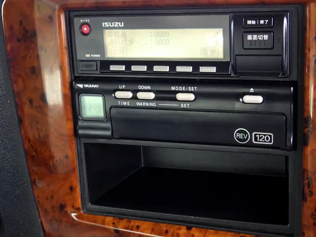 いすゞ ギガ QPG-CYJ77B(8x4)の写真19