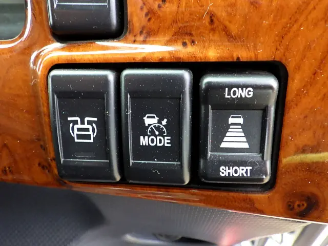 いすゞ ギガ QPG-CYJ77B(8x4)の写真23