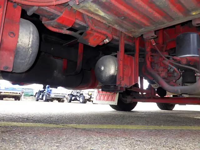 いすゞ ギガ QPG-CYJ77B(8x4)の写真28