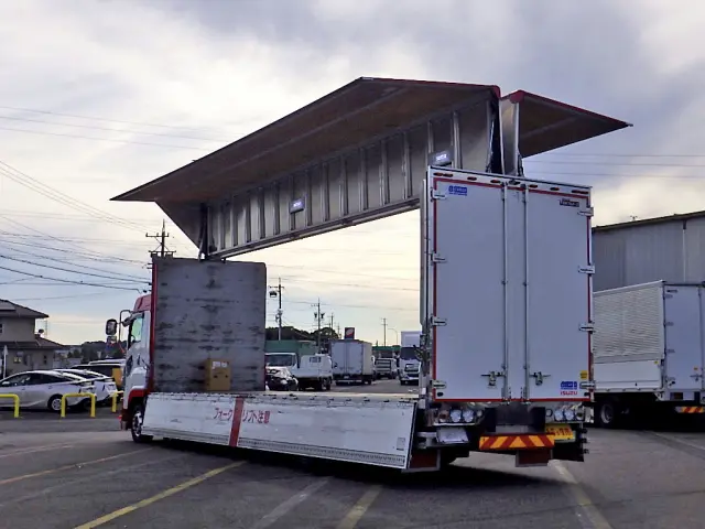 いすゞ ギガ QPG-CYJ77B(8x4)の写真36