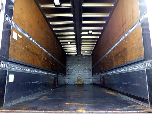 いすゞ ギガ QPG-CYJ77B(8x4)の写真38