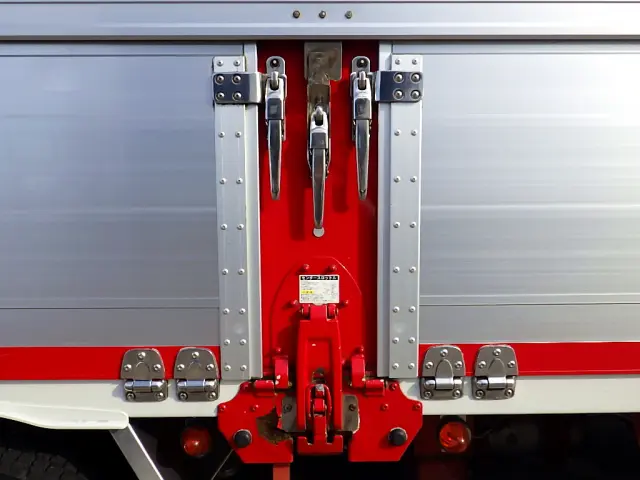 いすゞ ギガ QPG-CYJ77B(8x4)の写真40