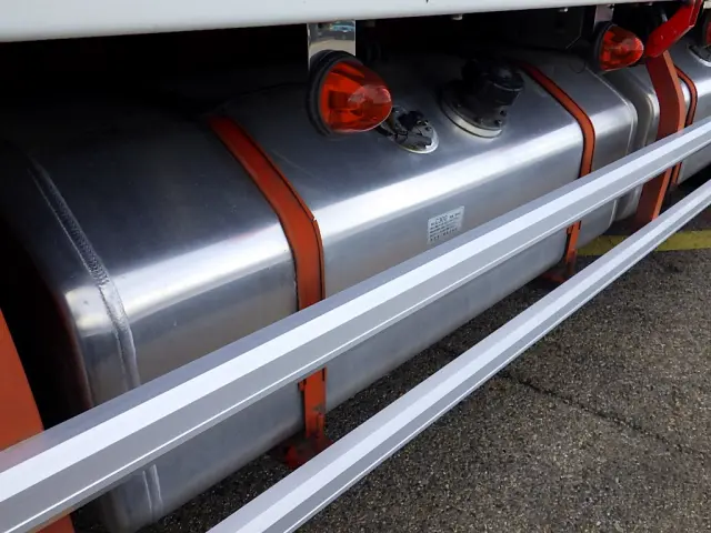 いすゞ ギガ QPG-CYJ77B(8x4)の写真44