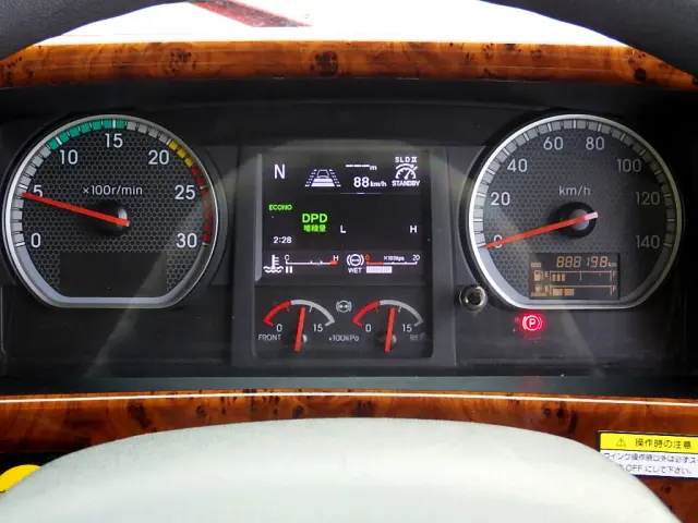 いすゞ ギガ QPG-CYJ77B(8x4)の写真47