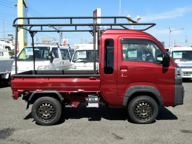 リフトアップにオーバーフェンダーなど見た目も力強くSUVのような仕上がり!4WDの走破性もありオフロード感が強めのジャンボです☆|ダイハツ ハイゼットトラック 3BD-S510P(4WD)の写真3