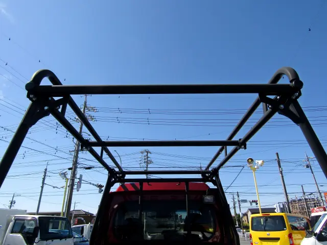 取外し可能なワークキャリアは車検にも対応しているので安心♪脚立を乗せたり、テントを張ったり、使い方はあなた次第です☆|ダイハツ ハイゼットトラック 3BD-S510P(4WD)の写真10