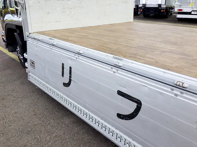 いすゞ フォワード 2RG-FRR90T2(2WD)の写真9