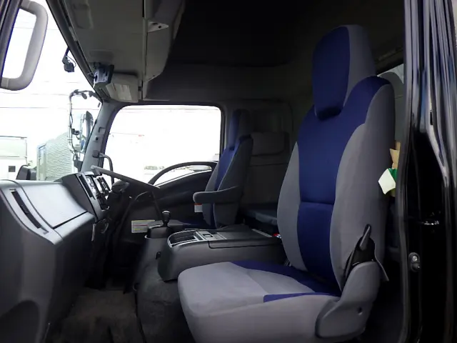 いすゞ フォワード 2RG-FRR90T2(2WD)の写真11