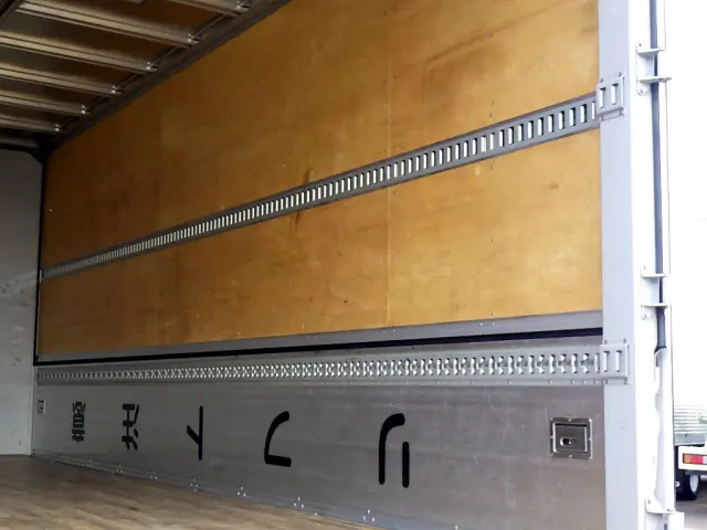 いすゞ フォワード 2RG-FRR90T2(2WD)の写真47