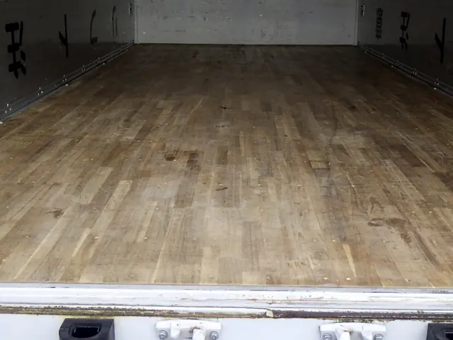 いすゞ フォワード 2RG-FRR90T2(2WD)の写真48