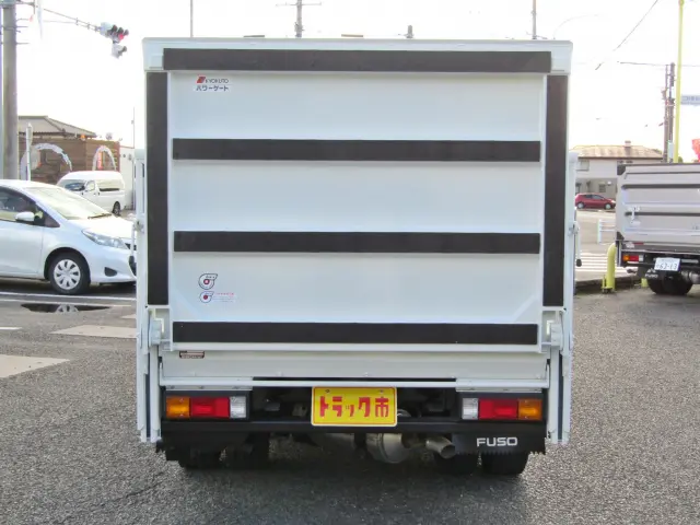 リアには800KG対応の大型垂直ゲート付き!重量物でも1人で積込が可能です!|三菱 キャンター 2RG-FBA20(2WD)の写真5