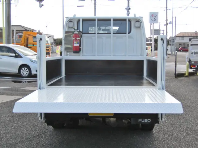 荷台内面はこんな感じ♪|三菱 キャンター 2RG-FBA20(2WD)の写真6