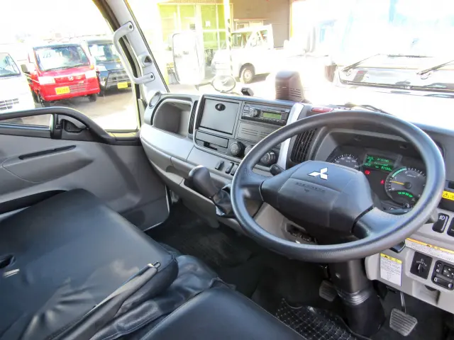 使用感の少ない車内もオススメPOINTの1つ!|三菱 キャンター 2RG-FBA20(2WD)の写真16