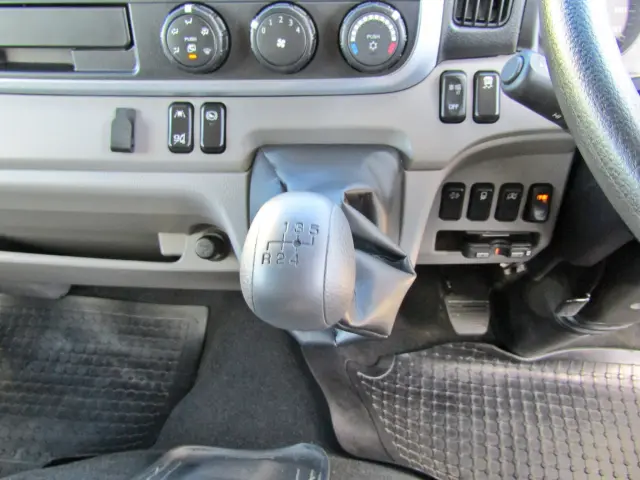 安心の3ペダル5MT☆故障が少ないので長く乗って頂けます♪|三菱 キャンター 2RG-FBA20(2WD)の写真20