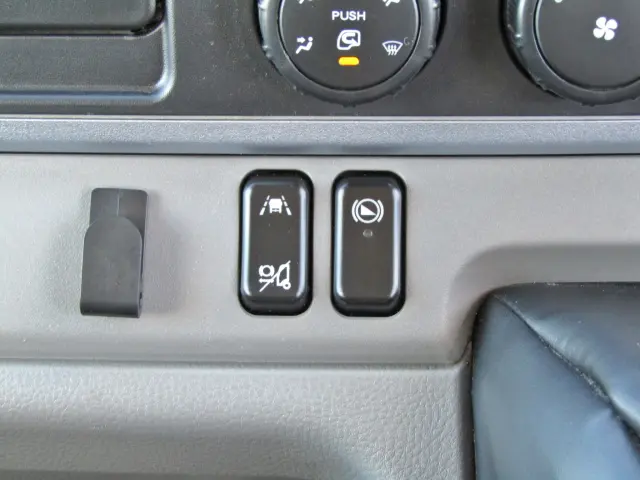 衝突軽減ブレーキ・車線逸脱警報など先進の安全装備が満載♪|三菱 キャンター 2RG-FBA20(2WD)の写真24