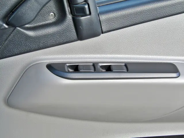 運転席はオートウィンドウ!ワンタッチで全開閉が可能です☆|三菱 キャンター 2RG-FBA20(2WD)の写真30