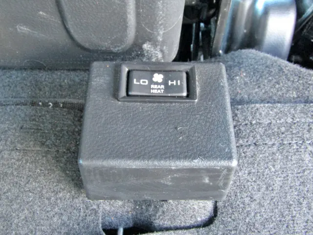 もちろんリアヒーター付き!後席足元から温風が吹き出します!|三菱 キャンター 2RG-FBA20(2WD)の写真33