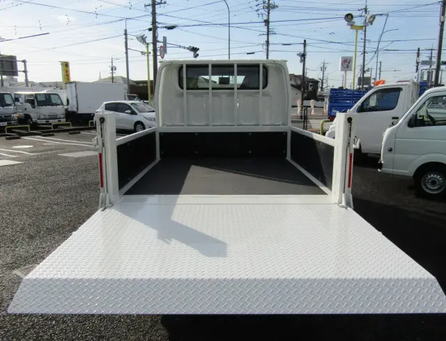 荷台内面はこんな感じ♪|三菱 キャンター 2RG-FBA20(2WD)の写真7