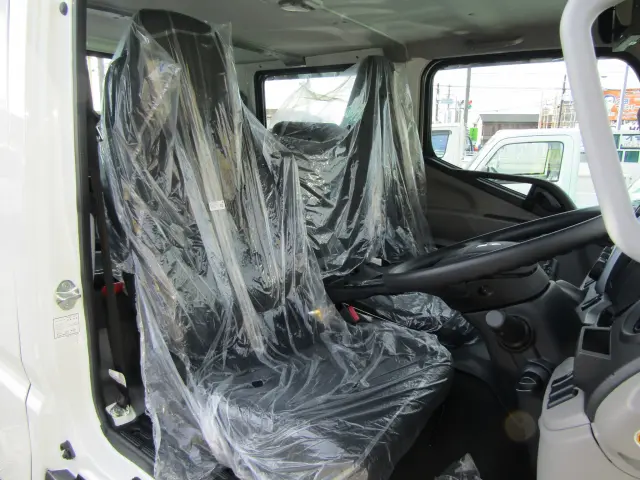 三菱 キャンター 2RG-FBA20(2WD)の写真15