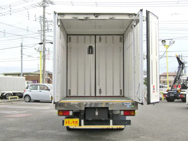 荷箱内はこんな感じ♪内扉を使う事で必要なスペースだけを効率よく冷やすことができます☆|日野 デュトロ 2RG-XZC645M(2WD)の写真8