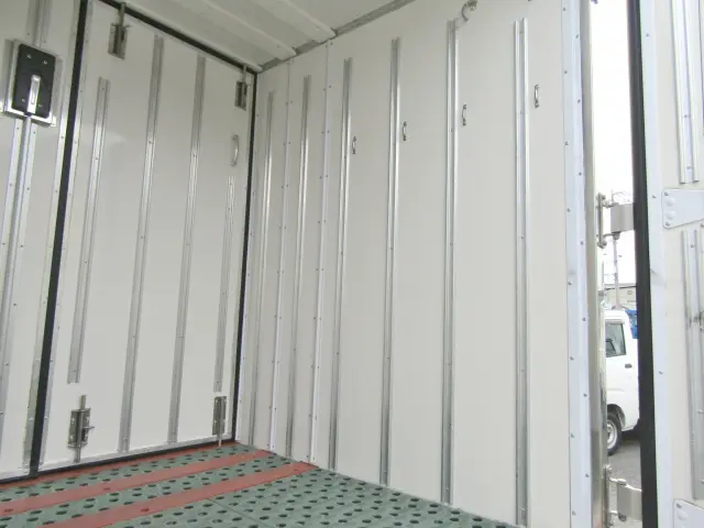 荷箱内面右側|日野 デュトロ 2RG-XZC645M(2WD)の写真10