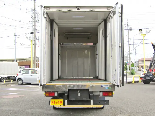 庫内2枚の扉を開いたFULLOPEN状態はこんな感じ♪|日野 デュトロ 2RG-XZC645M(2WD)の写真11