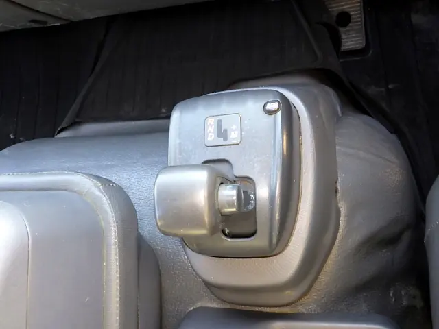 いすゞ フォワード 2RG-FTR90U2(2WD)の写真14