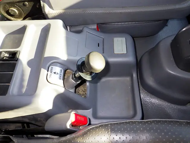 いすゞ フォワード 2RG-FTR90U2(2WD)の写真15