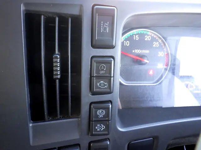 いすゞ フォワード 2RG-FTR90U2(2WD)の写真24