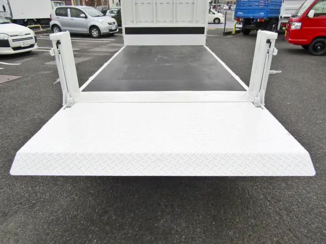 プラットフォームにもキズなどはなくキレイな状態をい維持していますね♪|日産 アトラス CBF-SQ2F24(2WD)の写真8