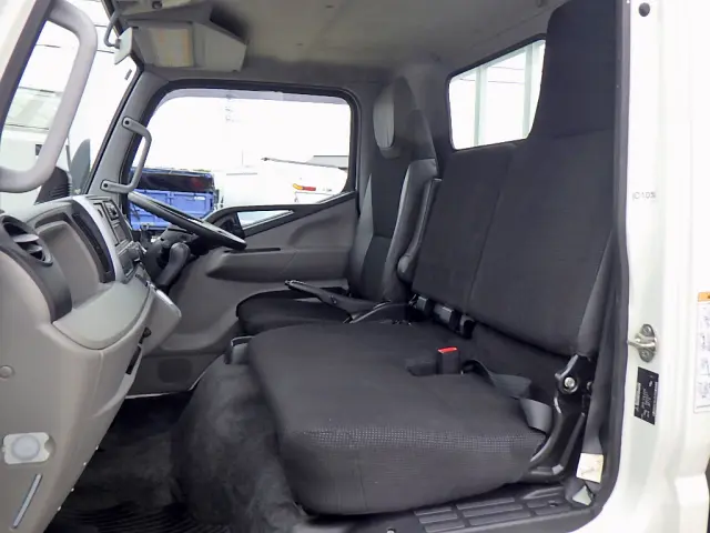 三菱 キャンター 2PG-FEAV0(2WD)の写真11