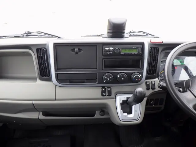 三菱 キャンター 2PG-FEAV0(2WD)の写真12