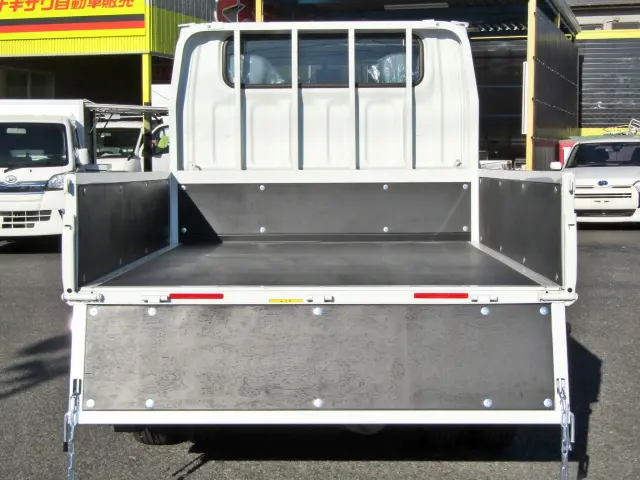 荷台内面はこんな感じ♪|三菱 キャンター 2RG-FBA20(2WD)の写真6