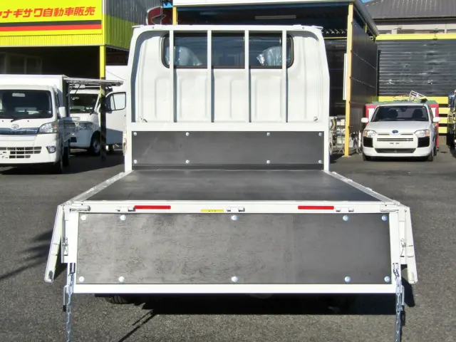 もちろん３方開きですので、左右後ろのどこからでも積み降ろしが可能です♪|三菱 キャンター 2RG-FBA20(2WD)の写真8