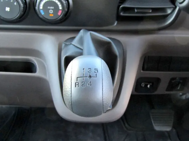 三菱 キャンター 2RG-FBA20(2WD)の写真17