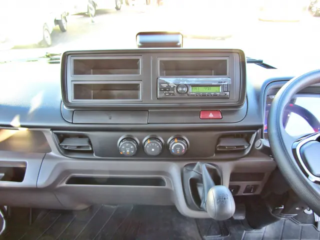 三菱 キャンター 2RG-FBA20(2WD)の写真18