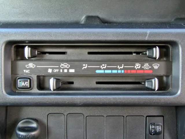 ダイハツ ハイゼットトラック EBD-S500P(2WD)の写真25