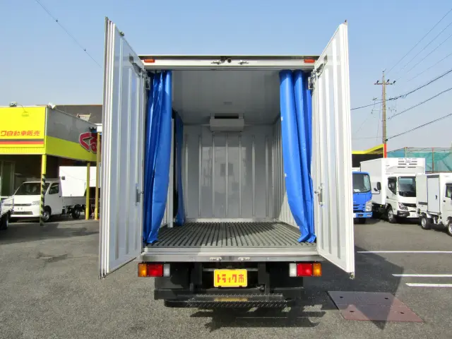 荷箱内面はこんな感じ♪保冷カーテン付きなので、積み降ろし時の温度上昇を最低限に抑える事ができます!|日産 アトラス 2RG-AHR88AN(2WD)の写真6