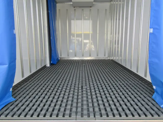 清潔感のある荷箱内は、イヤな臭いもなく状態も良好です☆|日産 アトラス 2RG-AHR88AN(2WD)の写真7